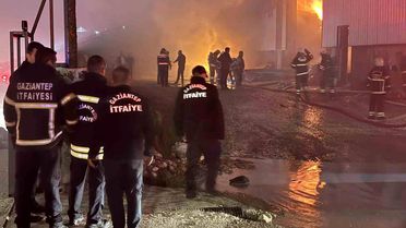 Gaziantep'te mobilya fabrikasında yangın