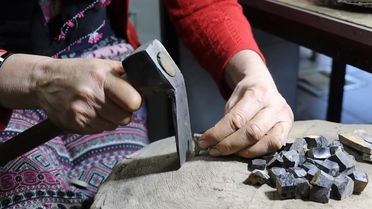 Oltu Taşında Kadın İstihdamı