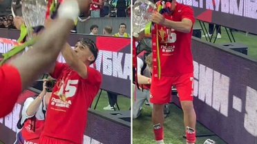  Arjantinli futbolcu şampiyonluk kupasını parçaladı 