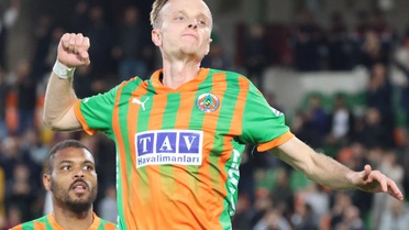 Savaştan kaçan Hadergjonaj, Süper Lig'de tarih yazdı