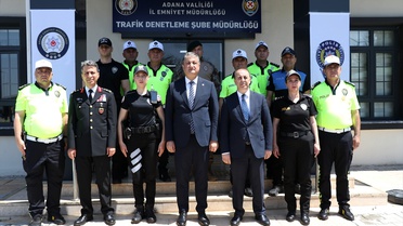 Adana Valisi Yavuz'dan emniyet personeline bayram ziyareti