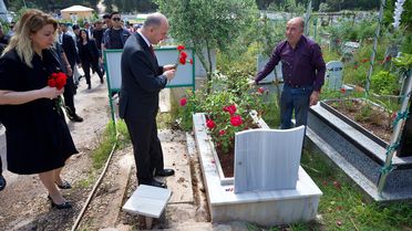 Bayram arifesinde şehitlik ve mezarlık ziyaretleri