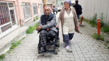 Ali Mama'ya Akülü Sandalye Hediye Edildi