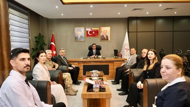 Bitlis Valisi'nden Şehit Ailelerine Bayram Ziyareti