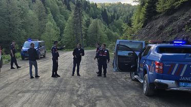 Düzce'de Ormanda Erkek Cesedi Bulundu