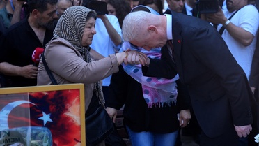 Vali Gül, bayram arifesinde şehitlikleri ziyaret etti
