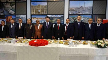 Kilis'te bayramlaşma töreni Millet Bahçesi'nde gerçekleştirildi
