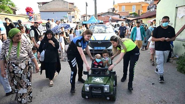 Polis, Lösemi Tedavisi Gören Minik Halime'yi Ziyaret Etti