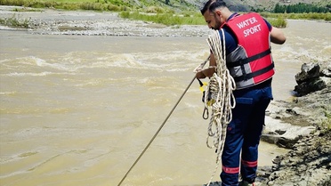 Muş'ta Dereye Düşen Kadının Arama Çalışmaları Sürüyor