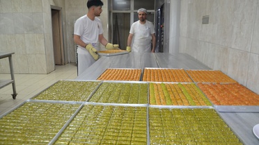 Muş'ta Bayram İçin Tatlı Yetiştirme Mesaisi