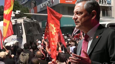 Özgür Özel'in mitingi öncesi Cumhuriyet Meydanı karıştı! Kalabalığa TOMA'lı müdahale