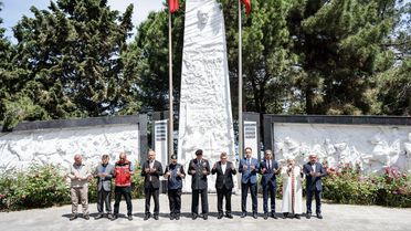 Bayram arifesinde mezarlıklarda yoğunluk - sondakika.com