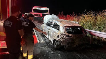 Çorlu'da Alev Alan Otomobil Kullanılamaz Hale Geldi