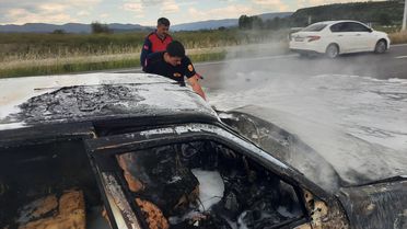Boyabat'ta Yangın: Otomobil Küle Döndü