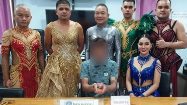 Tayland polisi operasyon için pullu kostüm giyip makyaj yaptı