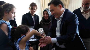 Vali Çiçek'ten şehit ailelerine bayram ziyareti
