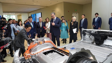 Vucic, Çin'de Resmi Temaslarda Bulunuyor
