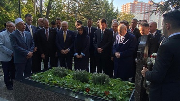 Bahçeli, Türkeş'in mezarını ziyaret etti! 'Bayram mesajı' yanıtı dikkat çekti