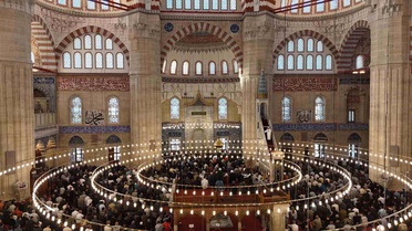 Bakan Güler Selimiye Camii'nde Bayram Namazı Kıldı