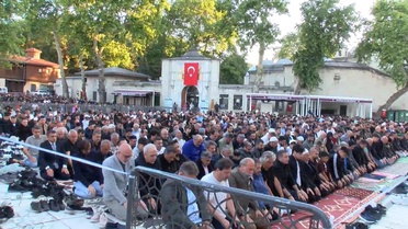Eyüpsultan Camii'nde Coşkulu Bayram Namazı