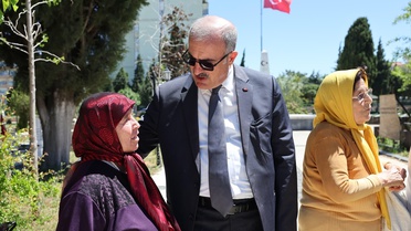 Vali Toraman ve Protokol Şehitliği Ziyaret Etti