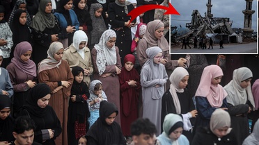 Gazze'de bayram namazı yıkılan camilerin enkazında kılındı