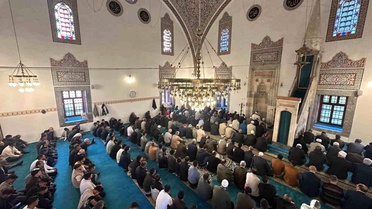 Karapınar'da bayram namazında vatandaşlar camilere akın etti