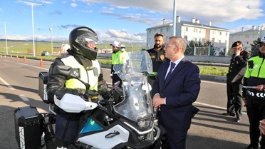 Vali Polat'tan polis ekiplerine bayram ziyareti