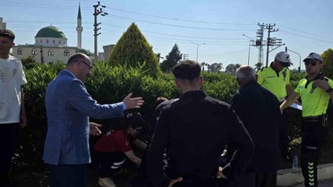 Vali Serdengeçti, kaza geçiren gence müdahale etti