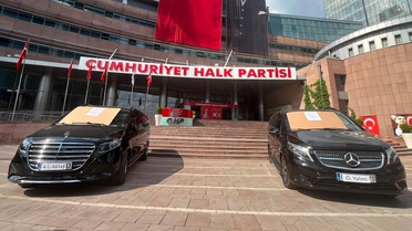 Kılıçdaroğlu, Özgür Özel'in iki makam aracını satışa çıkardı