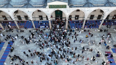 Sultanahmet'te Bayram Namazı Yoğunluğu