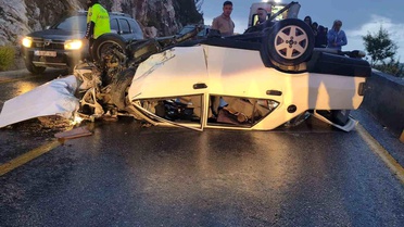 Takla atan otomobil ters döndü: 5 yaralı
