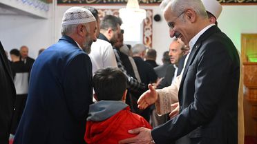 Bakan Uraloğlu Düzköy'de Bayram Kutladı