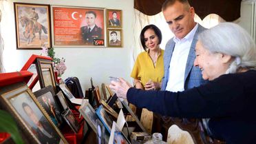 Muğla Valisi şehit ailesini bayramda yalnız bırakmadı