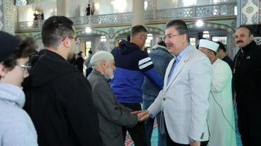 Vali Yılmaz Bayram Namazını Kıldı