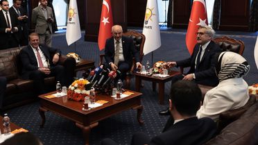 AK Parti ve CHP 3 bayram sonra ilk kez bayramlaşıyor