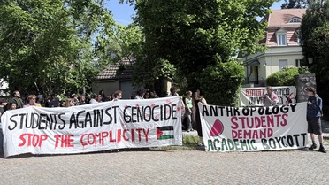 Berlin'de Filistin Destekçisi Öğrenciler Gösteri Düzenledi