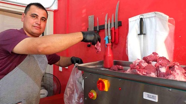 Burhaniye'de Kasaplar Bayram Mesaisine Başladı