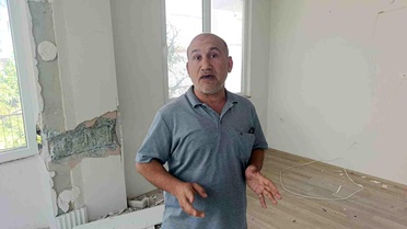 Manavgat'ta Çatlayan Apartman Korkutuyor