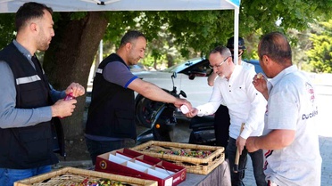 Düzce'deki mezarlıklarda bayram dayanışması