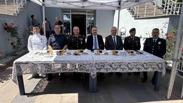 Edremit'te resmi bayramlaşma töreni