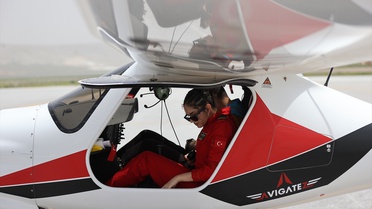 Kız Öğrenciler Pilot Olmak İçin Uçuş Eğitiminde