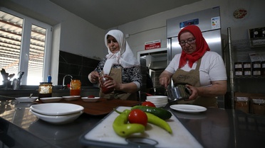 Kadın Kooperatifi Geleneksel Ürünleriyle Ayvacık'ta