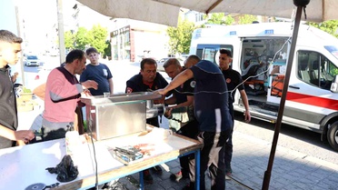 Nevşehir'de parmağı kıyma makinesine sıkışan esnafı itfaiye kurtardı