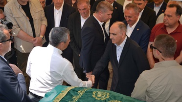 Özgür Özel, amcasını son yolculuğuna uğurladı