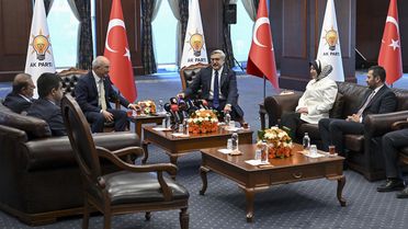 Siyasi partilerde bayramlaşma trafiği! AK Parti ve CHP sürpriz yaptı