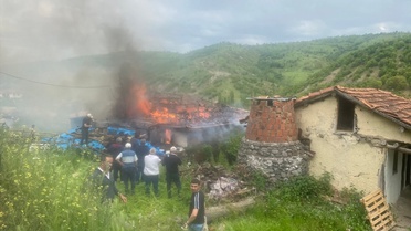 Tokat'ta Ahşap Ev Yangınında Kullanılamaz Hale Geldi