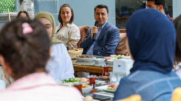 Tunceli Valisi Şefik Aygöl'den öğrencilere bayram sürprizi