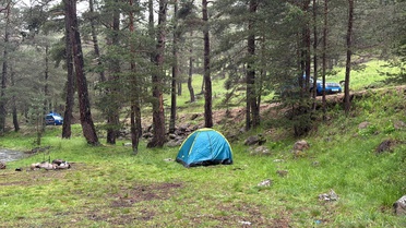 Piknik keyfi kabus gibi bitti! Yağmurdan kaçarken yıldırım çarptı