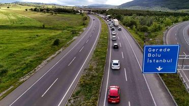 Karabük'te Kilometrelerce Araç Kuyruğu